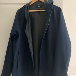 Unisex UNIQLO rain coat with a hood /size L